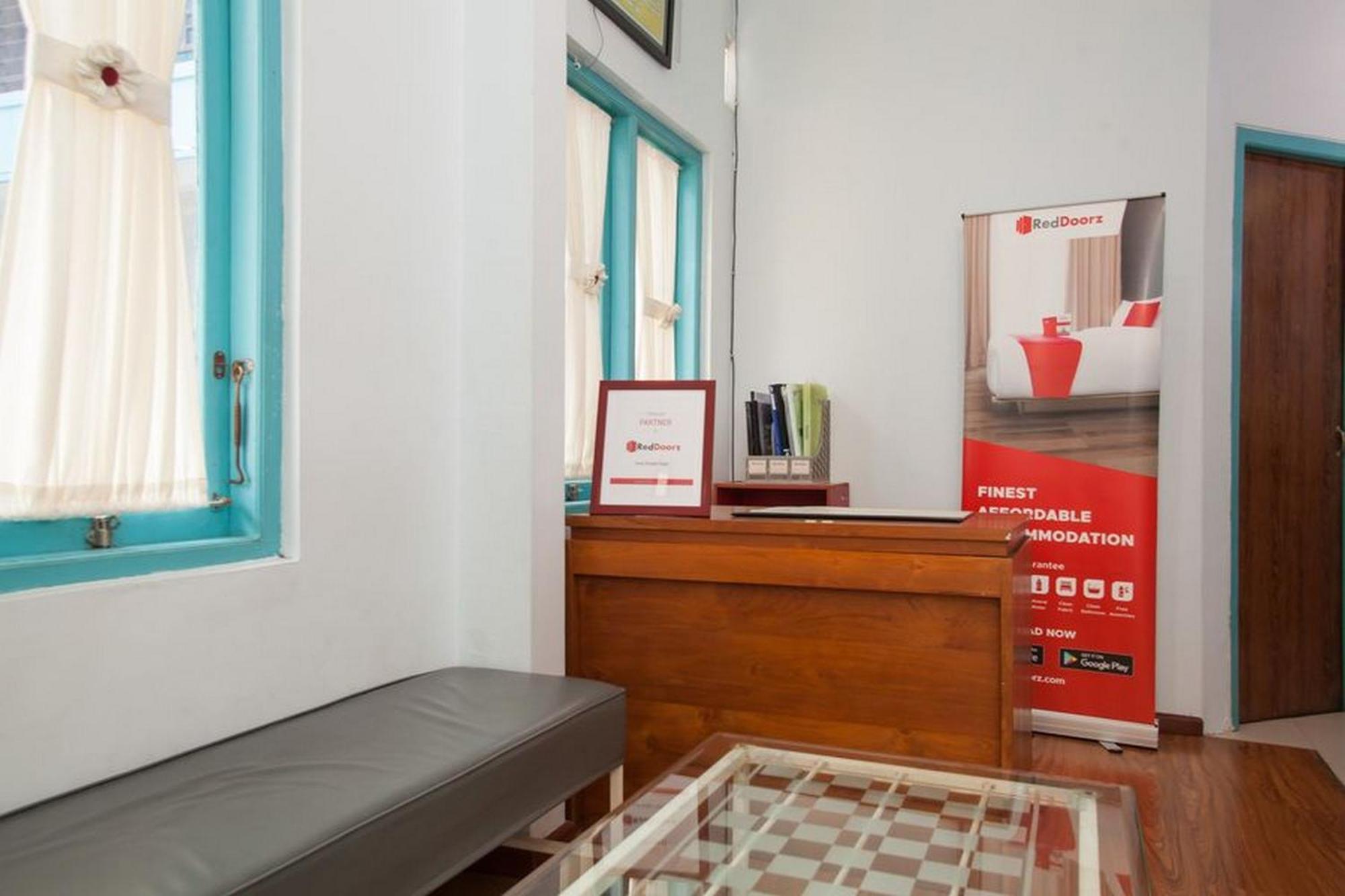 Reddoorz Syariah At Kartohardjo Madiun Hotel Luaran gambar